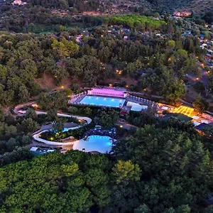 https://camping-glamping-resort-vallicella.it-tuscanyhotel.com